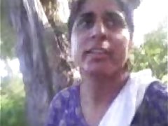 Indian hot amuter couple sex in outdoor - Wowmoyback